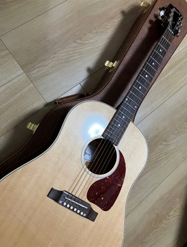 Gibson J-45 Standard Naturalの画像